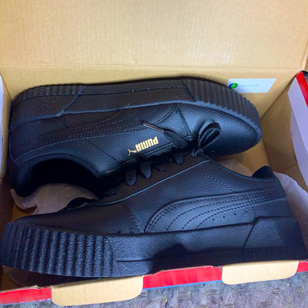 Brand new and fresh black and cold puma shoes